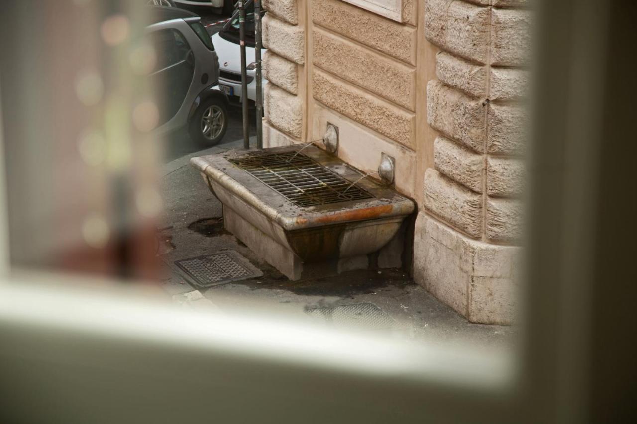 Repetita Juvant Rome Buitenkant foto